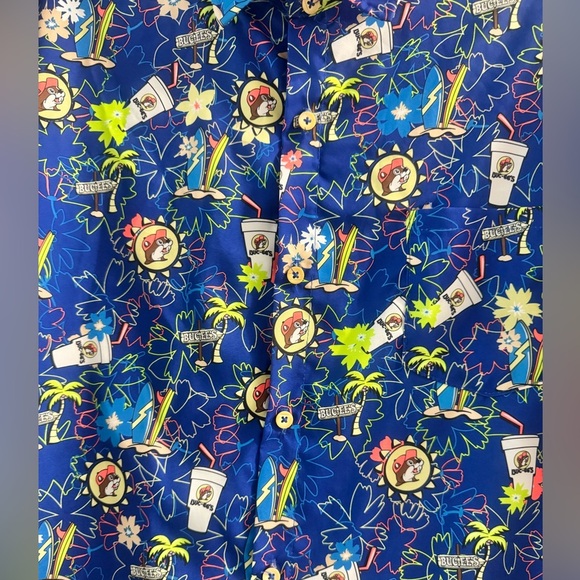 Buc-ee's Men's Button-Up Tropical Beaver Print Shirt - Picture 5 of 9